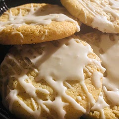 Here is the drizzle of glaze on top.