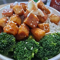 I baked my tofu instead of frying it as I needed something more hands-off and because I was serving it over coconut jasmine rice. Took about 25 minutes srirring several times and was super crispy and golden.