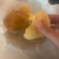 These are so good!! Note: try cutting your cheese slices thinner because i made them a bit too big and quickly ran out of dough!!
