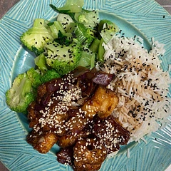 Very tasty I would recommend and make again! I used tofu puffs so I skipped out the tofu steps and I used a splash of teriyaki sauce as well for a bit more flavour. So easy :)