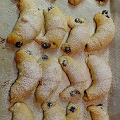 This recipe makes too much filling.