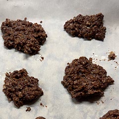 This recipe was super easy to follow, and tastes amazing. Tastes like my childhood cookies!! Easy cleanup too!