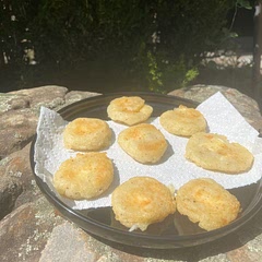 This is a super good snack! I would love to just sit and eat it while reading a book. And it’s so easy Evan my chicken likes it!