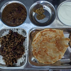This is my favorite dal/lentil. Whenever I go to any Indian restaurant, I always order this. It's very delicious 😋. I didn't have fresh cream, so I didn't add it. It's best for vegans Also.