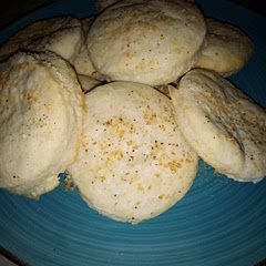We had a different one on my daughter's phone but it was dead.  We found this one and I like it better.  We kinda added on like we normally do sprinkled parmesan cheese and pepper on it.  👍 From household 