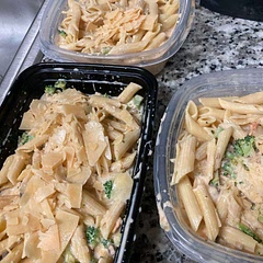 It is so yummyyy I’m trying to gain weight so I changed some ingredients to normal whole milk stuff. I’m a college student on a budget and this is fantastic for meal prepping :)