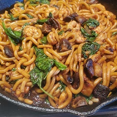Delicious. I added spinach, zucchini and mushrooms and garlic, as well as one tbsp of spicy oil. Perfection👌