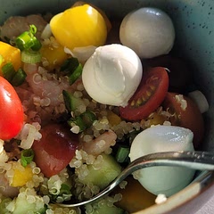 Très bon! Je trouvais qu'elle manquait un peu d'éclat alors j'ai ajouté des échalotes, des Minis tomates et des bocconcini.