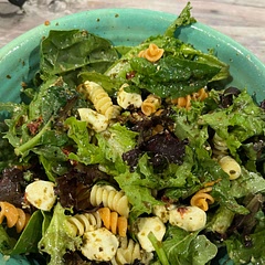 So yummy and filling! I used a different type of pasta and sun-dried tomatoes instead of red peppers :)