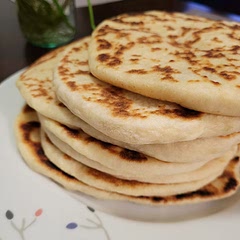 A great and easy to follow recipe. It was really simple and didn't take that long. The naans tasted sooo good! I will definitely make them again.
