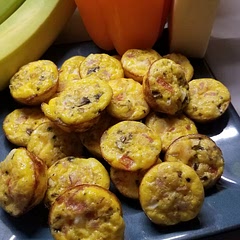 This receipe is so versatile and forgiving.  I used a mini muffin tin so I dialed back the time. Ham, cheese, mushrooms and tomatoes.  Little bite sized egg fluffs.