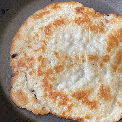 sure I replaced milk with oat milk and flour with oat flour and they all broke, were raw and tasted eggy😭😭😭 (edit: one didnt break but was much smaller)
ive had more practice now and I can say its gotten better since i’ve learned how not to break them, but they get really crispy and aren’t really crepés. might’ve been me tho