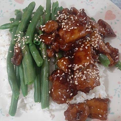 I used a pre-made Mongolian sauce, marinated the seitan for an hour, and tossed the pieces in 1/4 cup of cornstarch before crisping. This is amazing and quick!