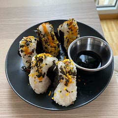 Cooking was faster than I expected 😀  I’ve made onigiri for the first time and it tasted the best  (as for me) with soy sauce