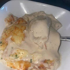 We did shredded chicken, spinach, Alfredo, shredded Mozz for the filling. And Alfredo sauce topped with shredded Mozz for the sauce base.