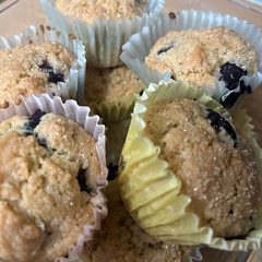 Not a bad recipe if you want a quick muffin. The muffin itself isn’t too sweet, the sweetness comes from the sugar on top. Good little dessert for on the go