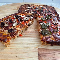 We absolutely love this Detroit style focaccia pizza 🍕 
Thanks for another delicious recipe Lacebakes 🤤