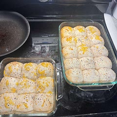 I made 6 without cheese, because my brother hates cheese. Then I marked the rest with cheese on top. They came out perfect we loved them.