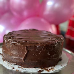 Such a good cake!! Perfectly balanced and delish!