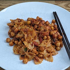4/5⭐ It was pretty quick and tastes decent (better 2nd try). I think I like it more with bow tie pasta than spaghetti. I used pasta sauce instead of tomatoes and tomato puree. Added some vegan cheese at the end.
