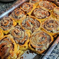 I used to cover a cream based on cream cheese, icing sugar and butter. 