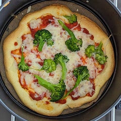Of course it doesn't taste like a regular pizza but still resembles it. Quite tasty, especially for 150 cals. 