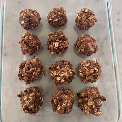 These are hands down my favorite pre-workout snacks. Definitely include flax seed and use mini chocolate chips instead of big ones. Chocolate shavings also work very well.