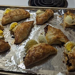 I didn't use raisin or olives as me and my bf both didn't think it would taste good. Basically did a barebones of the recipe and it taste so so good!