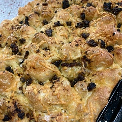 I topped this with pesto, sun-dried tomatoes and Parmesan…….it was phenomenal, everyone loved it at our neighbourly Christmas in July gathering.