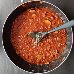 Second time I make this. Very tasty sauce. I added some bell peppers on top of the already posted veggies
