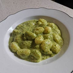I decided to use gnocchi instead of pasta, but this is still best meal I had in a long time, zucchini pesto will be my new friend! Wonderful! 