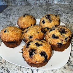 I definitely could’ve filled the tins more, they don’t rise too much during baking. But oh my god. The lemon ginger sugar + the overload of blueberries makes these to die for. 10/10 for sure.