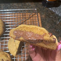 it was super easy to make but I’m think I made the Nutella balls to big so the cookies were to big😭😭but they are SO DELICIOUS Omg😍😍🤤