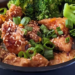 I added some steamed broccoli and sesame seeds, the sauce was really close to Panda's flavor as was, but I added more garlic and orange juice 
