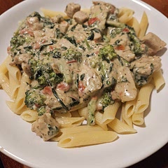 Served over penne, so not "keto" but really good! We added some Cavender's seasoning as well and it was👌