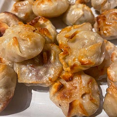I made it with wonton wrappers and put it in an air-fryer. it was super crispy, and the flavour was so good! 8.5/10 :)