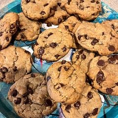 Delicious! Not quite like Otis Spunkmeyer, but good enough. 🍪
