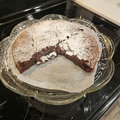 Talk about rich, sweet, delicious... It took longer than 25 minutes to cook in my oven. But sooooo yummy.