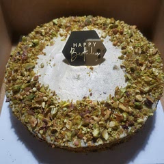 Used partially monk fruit
Top was burnt but middle not fully cooked, placed a tray at the top rack to stop it from burning further
Tried toasting pistachio first for 10m by burnt it - tried 2nd time at around half the time 
Forgot salt when making pistachio paste
Result:
Layer is very thin
Very difficult to apply whip cream equally
Pistachio taste not very strong but overall taste good.