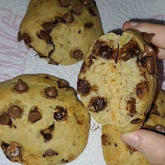 Ils sont DÉLICIEUX, on ne sent pas trop la banane.
J'ai rajouté plus de pépites de chocolat et je l'ai fait cuire ~15min à lieu de 8min.