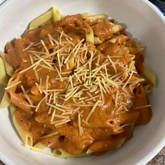 Makes enough sauce for a whole pound of noodles, no use in using only 8oz