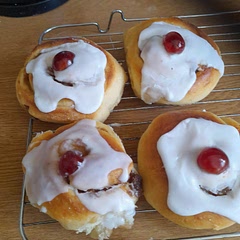 I substited the lemon curd for stewed apple, cinnamon and brown sugar...