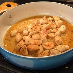 This is a very big skillet 🤣 notes: season chicken salt pepper, before the toss in cornstarch. Use hot pan, and go heavy with honey and other liquids to make a tasty sauce. The "tbsp" in recipe seems more like a 1sec pour than a spoonful. 