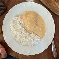 Vraiment bon, le poisson reste moelleux. On peut laisser cuire plus longtemps pour réduire davantage la sauce comme ça nous fait plaisir !