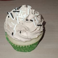 Utilicé  endulzante stevia y para el frosting usé otra receta..recomendada la receta👍los cupcakes quedan esponjosos.