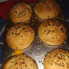 So yummy. I used the cupcake pan suggestion. And everything bagel seasoning. 😋