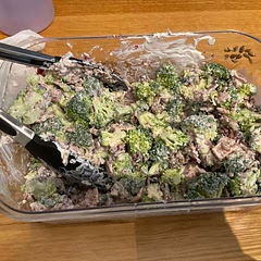 I only used 6 strips of bacon and i started with 1/4 cup mayo & greek yogurt. Glad I did.. it was totally coated with just that! I think 1/2 mayo would have been too much. Also doused with pepper and a splash of citrus vinegar. Very tasty!
