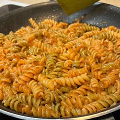 All these comments were saying it was a little bland and I sort of agree and I would recommend adding almost double the tomato pasta as recommended. Otherwise it’s a pretty good dish. 👍🏽