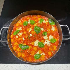 Made this one a couple of times now and it’s a bit of a banger. 

The only thing is that the recipe definitely doesn’t yield 6 servings unless maybe for infants. I scraped just 4 portions out of it (roughly 400g each).

Otherwise just delicious :)