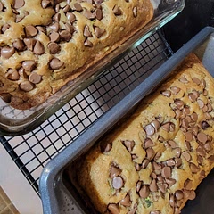 I doubled the recipe and made 2 loaves. Fresh from the oven, this tasted like brownies! 